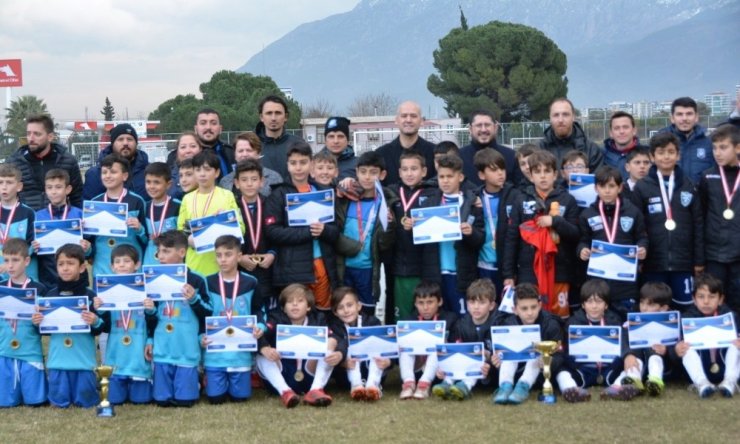 Yunusemre 4. Geleneksel Minikler Futbol Turnuvası sona erdi