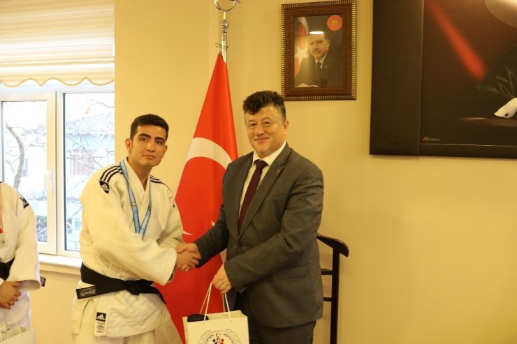 Şampiyon judoculardan Fillikçioğlu’na ziyaret