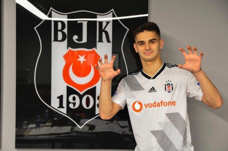 Beşiktaş, Hasic ile 4.5 yıllık sözleşme imzaladı