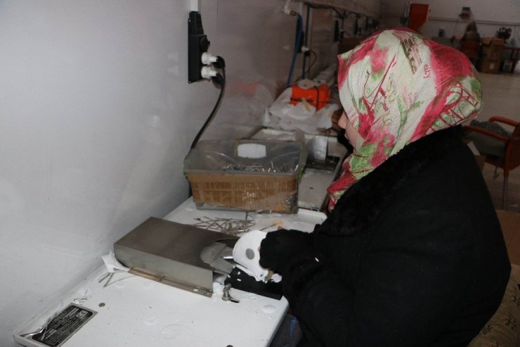 Kayserili firma Çin’e maske yetiştirmek için gece gündüz mesai yapıyor