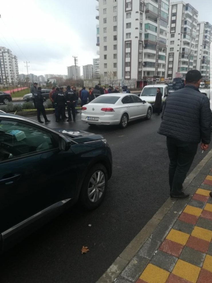 Seyir halindeki aracı durdurup ateş açtı: 1 ölü