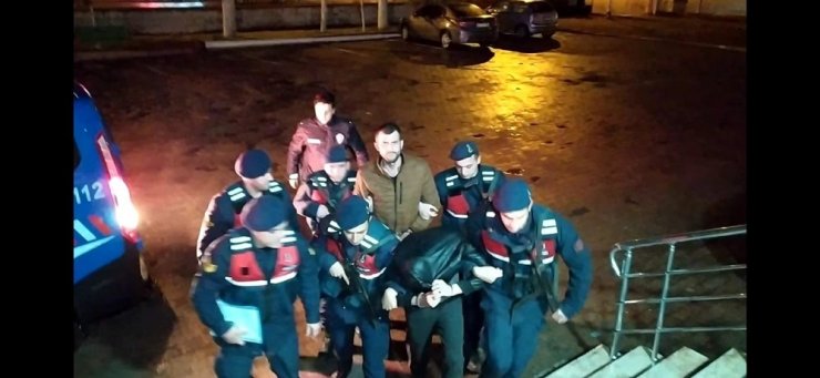 Yabancı uyruklu kadını öldüren 2 zanlı tutuklandı