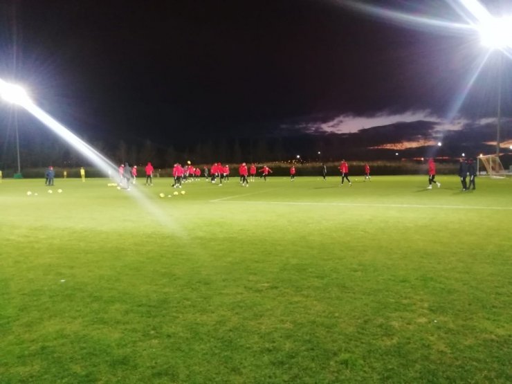 Kayserispor’da Galatasaray mesaisi sürüyor