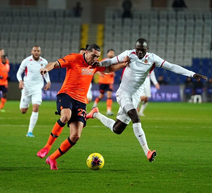 Süper Lig: Medipol Başakşehir: 3 - Gençlerbirliği: 1 (Maç sonucu)