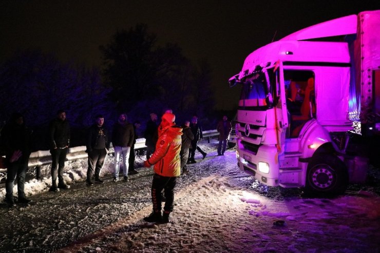 TEM’de zincirleme trafik kazası: 1 ölü 19 yaralı