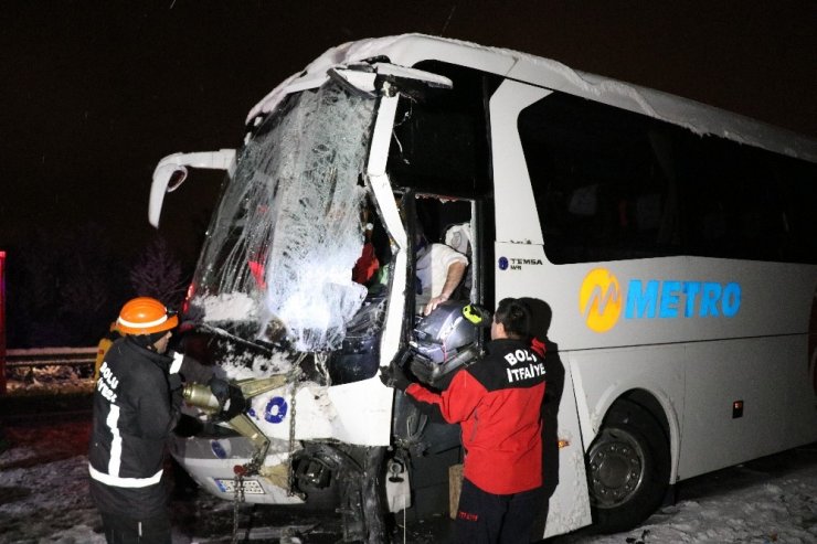 TEM’de zincirleme trafik kazası: 1 ölü 19 yaralı