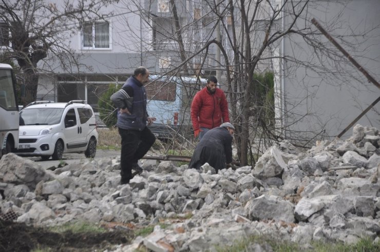 Uyuşturucu için mesken tutulan metruk yapılar yıkılıyor