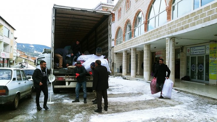 Adıyaman'dan Suriye İdlip'e 3 tır yardım