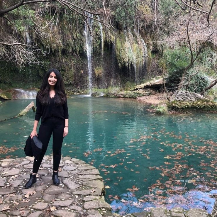 Otomobilin çarptığı genç kadın öldü