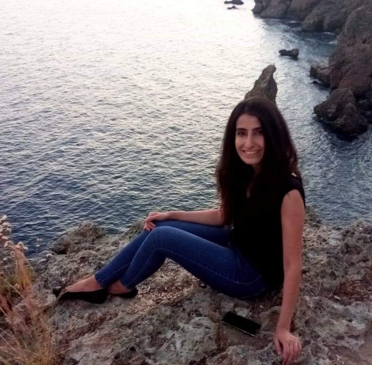 Otomobilin çarptığı genç kadın öldü