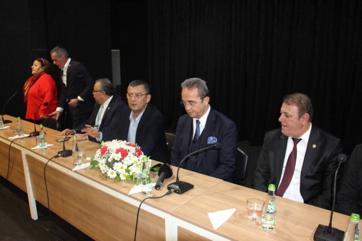 CHP Grup Başkan vekili Kuşadası’nı ziyaret etti