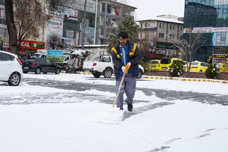 Doğu Anadolu'da yoğun kar yağışı etkili oldu