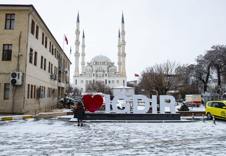 Doğu Anadolu'da yoğun kar yağışı etkili oldu