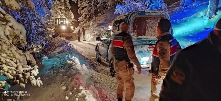 Çığ altında kalan işçinin cesedine ulaşıldı