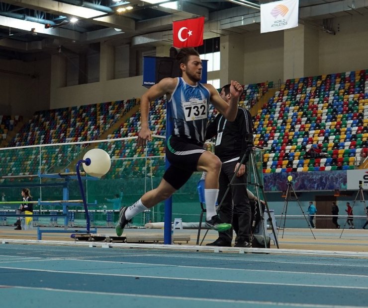 Bakan Kasapoğlu: "Ülkemizin her alandaki ilerleyişini sporda da zirveye oynayarak sürdüreceğiz"