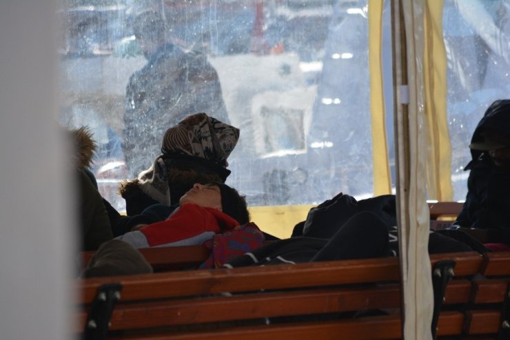 Ayvalık’ta 43 düzensiz göçmen Sahil Güvenlik ekiplerince yakalandı
