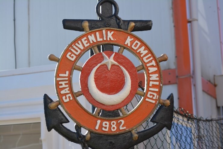 Ayvalık’ta 43 düzensiz göçmen Sahil Güvenlik ekiplerince yakalandı
