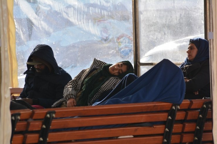 Ayvalık’ta 43 düzensiz göçmen Sahil Güvenlik ekiplerince yakalandı