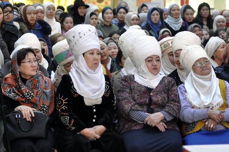 Kırgızistan'da "Dünya Başörtüsü Günü" kutlandı