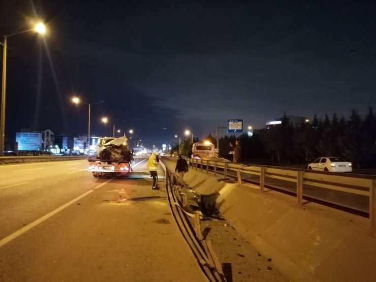 Kaza yapan araç taklalar atarak ana yola uçtu: 3 yaralı