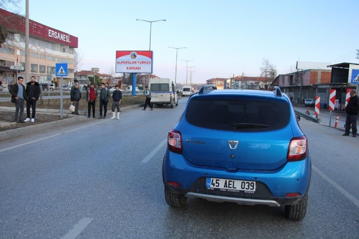 İşçi servisi otomobille çarpıştı: 1 yaralı