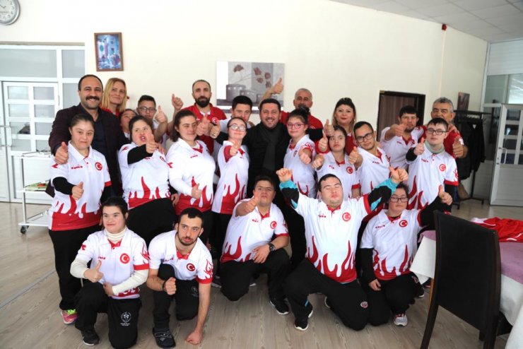 Nevşehir Belediye Başkan Arı, Down Sendromlular Atletizm Milli Takımı'nı ziyaret etti