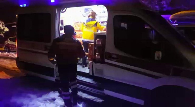 Evde üzerine dolap devrilen çocuk ağır yaralandı