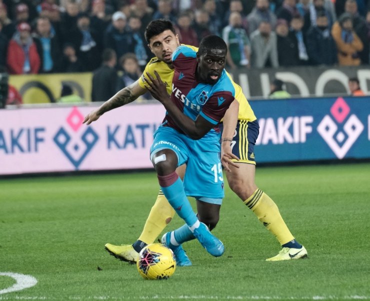 Süper Lig: Trabzonspor: 2 - Fenerbahçe: 1 (İlk yarı)