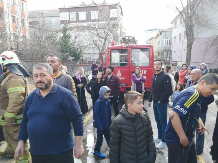 Ümraniye’de yaşlı adamın evde içtiği sigara yangına sebep oldu