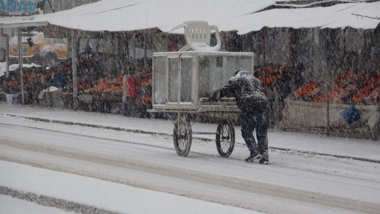 Van’da 337 yerleşim yeri ulaşıma kapandı