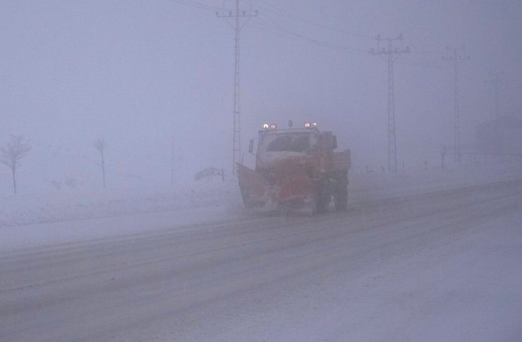 Van’da 337 yerleşim yeri ulaşıma kapandı