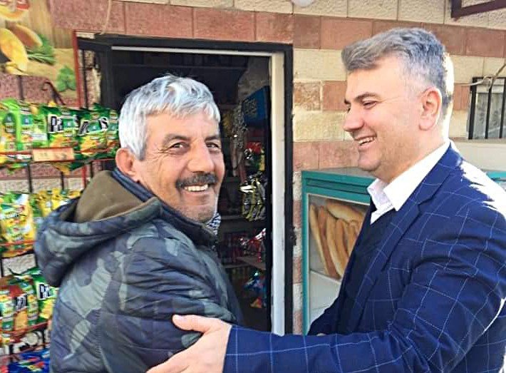 AK Partili Milletvekili Canbey, gençlerle top oynadı