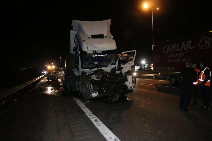 Anadolu Otoyolu'nda tırla tanker çarpıştı: 1 yaralı