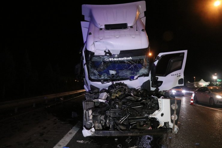 Anadolu Otoyolu'nda tırla tanker çarpıştı: 1 yaralı