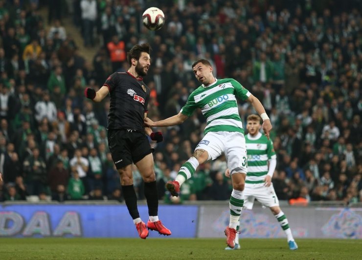 TFF 1. Lig: Bursaspor: 0 - Eskişehir: 0 (İlk yarı sonucu)