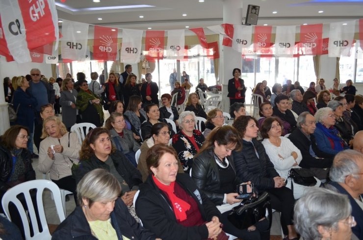 CHP Didim Kadın Kollarında mevcut Başkan Kurt güven tazeledi