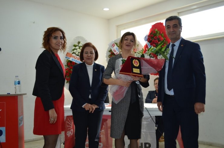 CHP Didim Kadın Kollarında mevcut Başkan Kurt güven tazeledi