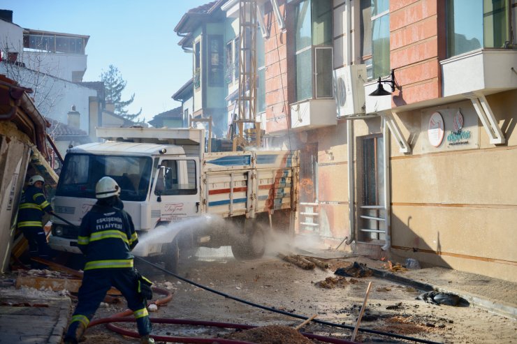 Eskişehir'de sokakta zemin etüdü sırasında patlama ve yangın: 1 yaralı