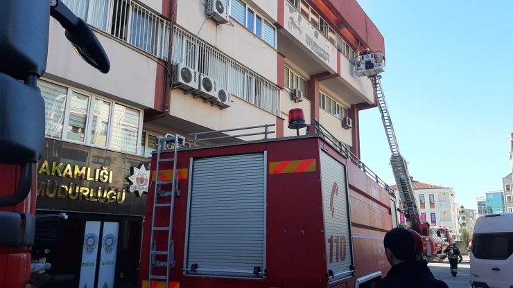 Kocaeli'de Gebze İlçe Emniyet Müdürlüğü binasında yangın