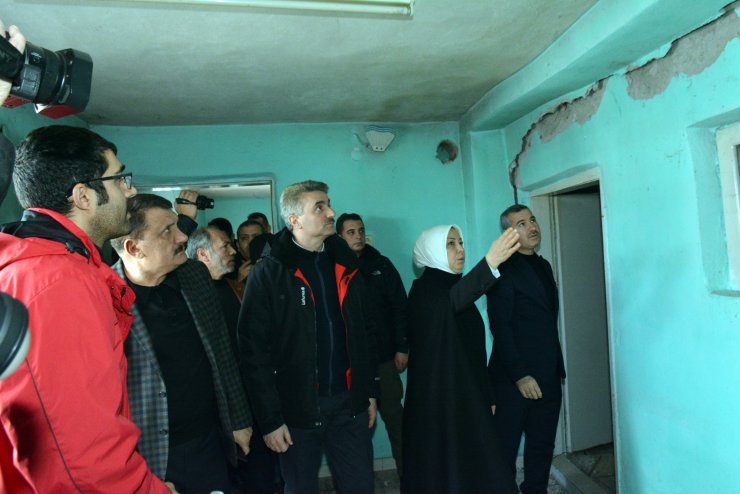 Malatya Valisi Baruş, depremden etkilenen mahallelerde incelemelerde bulundu: