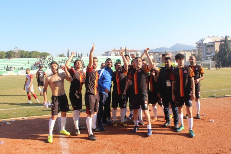 Salihli Emirspor 3 yıl sonra yeniden Süper Amatör Küme’de