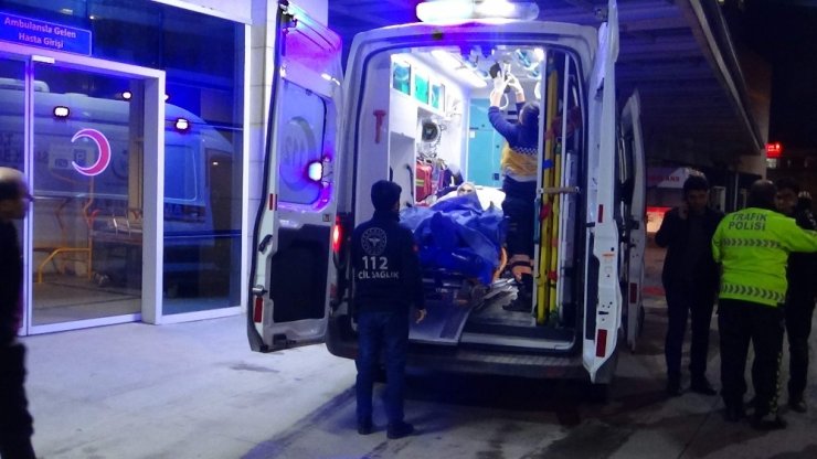 Siirt’te iki araç kafa kafaya çarpıştı: 5 yaralı