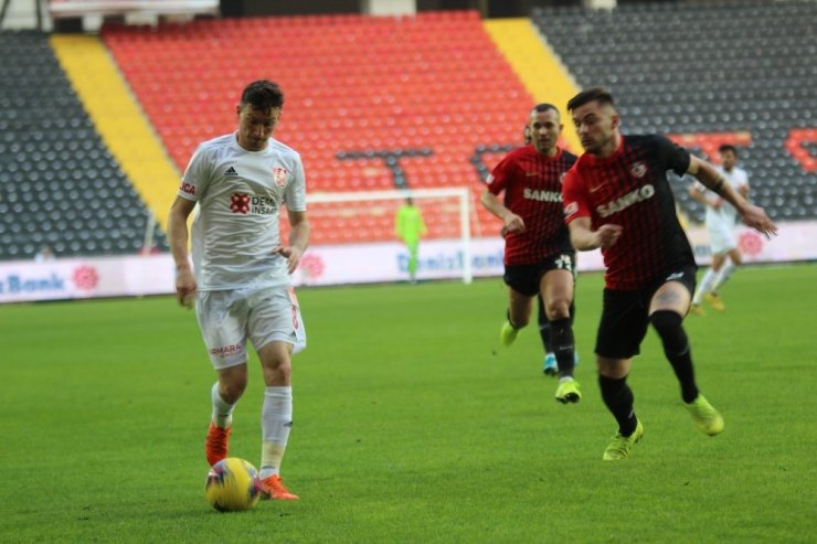 Süper Lig: Gaziantep FK: 3 - DG Sivasspor: 1 (İlk yarı)