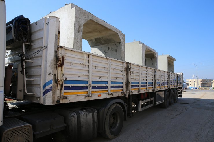 Suriye sınırındaki birliklere beton mevzi sevkiyatı