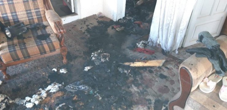 Yaşlı adam yanan evinde ölü bulundu