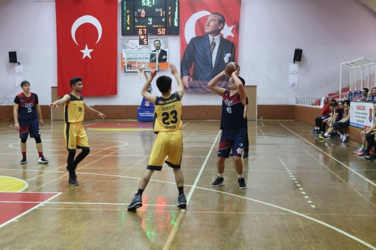 Basketbol grup müsabakaları Aydın’da başladı