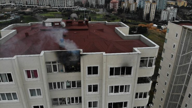 Ataşehir’de 14 katlı binada yangın paniği