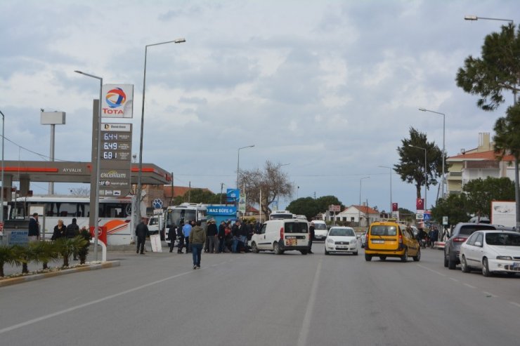Ayvalık’ta panelvan ile motosiklet çarpıştı; 1 yaralı