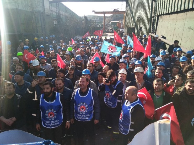 Türk Metal Sendikası ile MESS anlaştı, işçiler kutlama yaptı
