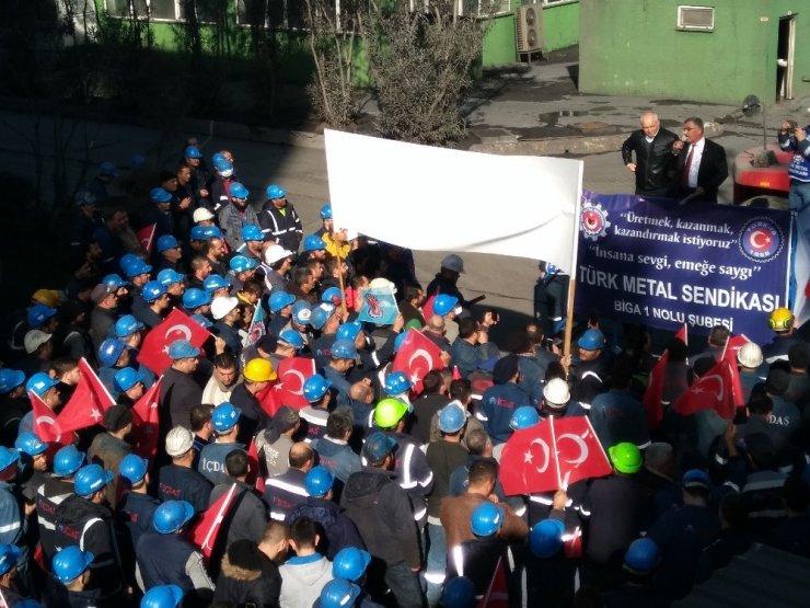 Türk Metal Sendikası ile MESS anlaştı, işçiler kutlama yaptı
